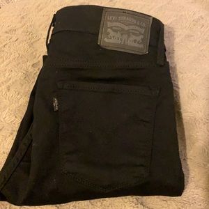 Women Levi’s skinny jeans model 711